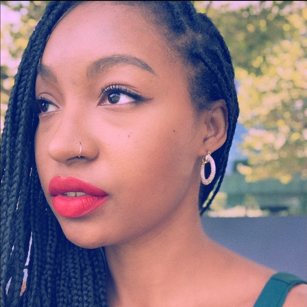 Crystalline gold studded hoops 💎💫